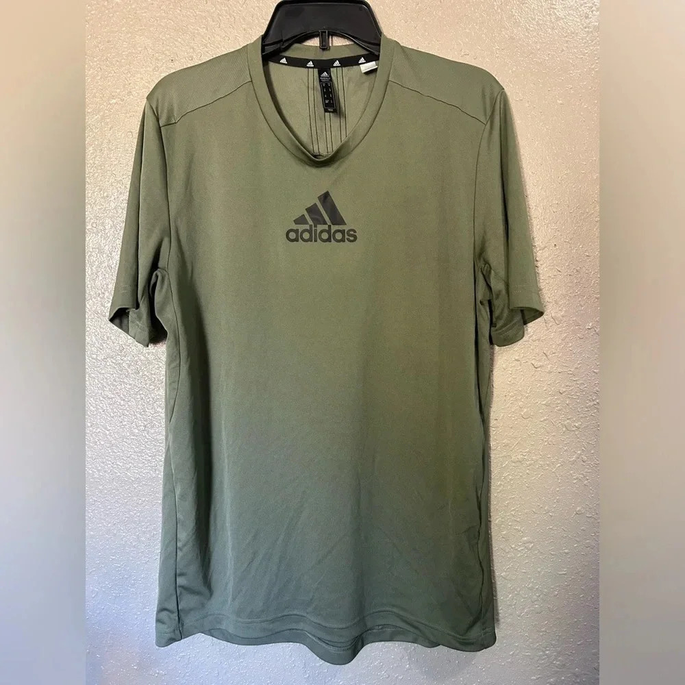 adidas Men's Primeblue Designed 2 Move 3-Stripes Tee Legacy green size M